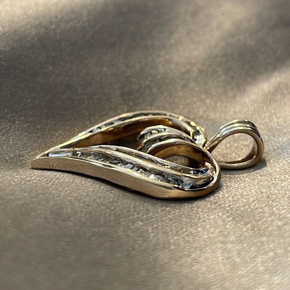 Vintage Solid 10k Natural Baguette Diamond Heart Pendant! - Picture 3 of 5